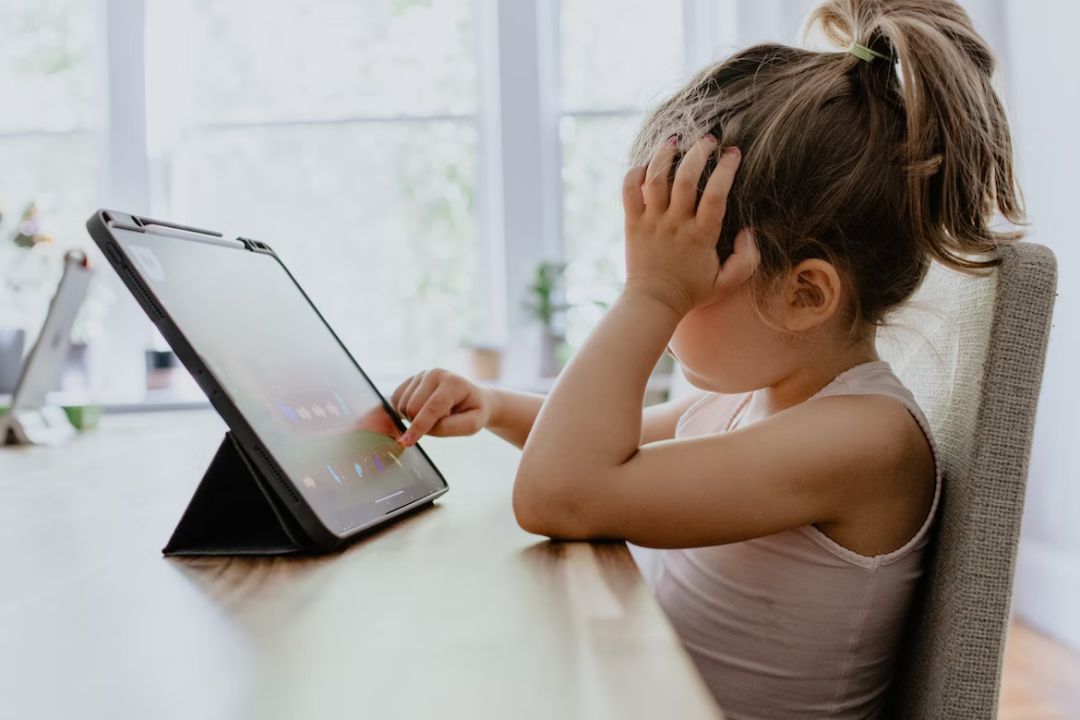 6 Parental Control Apps To Download On Your Child's Phone